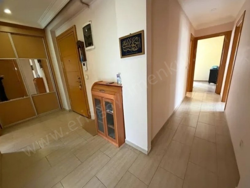 İSTANBUL KADIKÖY SATILIK 3+1 SAHRAYICEDİT METRO YANI 11 YAŞ ARAKAT BALKON OTOPARK