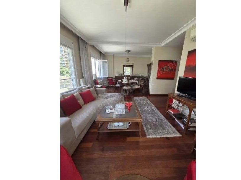 İSTANBUL KADIKÖY Caddebostan Bağdat Caddesine 8.Binada Satılık Daire