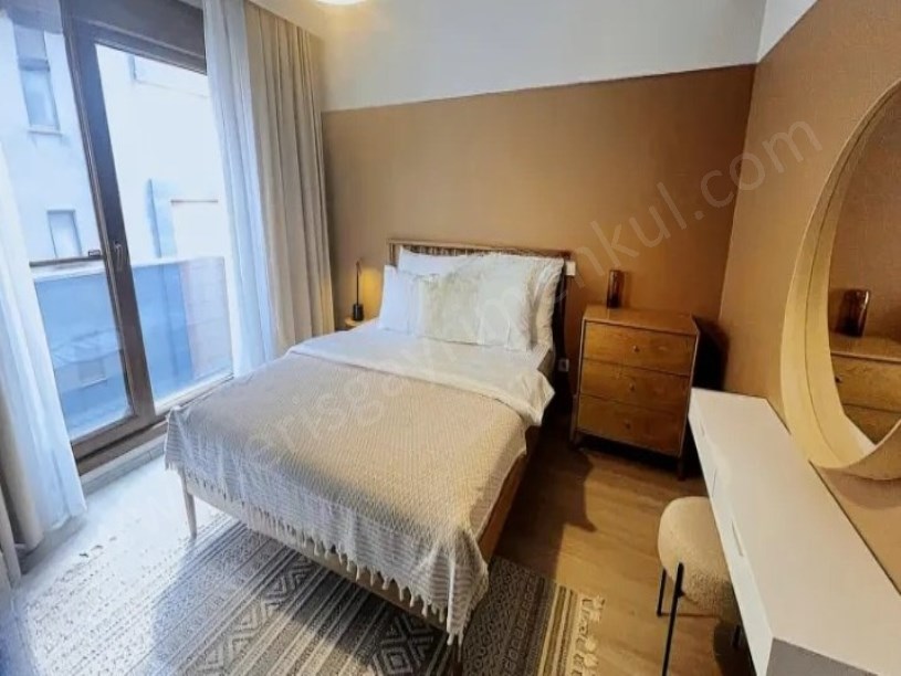 İSTANBUL KADIKÖY SAHRAYI CEDİTDE SATILIK ARA KAT 3+1 DAİRE