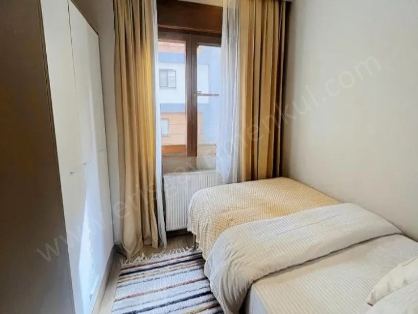 İSTANBUL KADIKÖY SAHRAYI CEDİTDE SATILIK ARA KAT 3+1 DAİRE