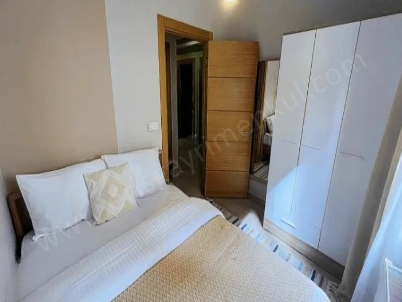 İSTANBUL KADIKÖY SAHRAYI CEDİTDE SATILIK ARA KAT 3+1 DAİRE