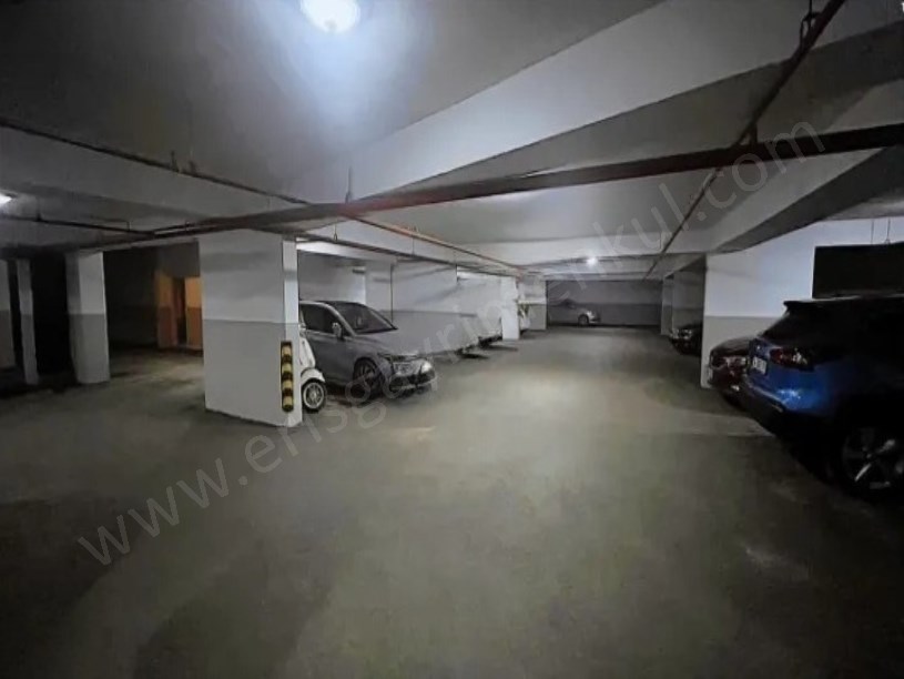 İSTANBUL KADIKÖY SAHRAYI CEDİTDE SATILIK ARA KAT 3+1 DAİRE