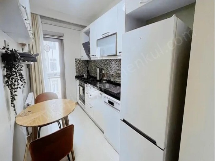 İSTANBUL KADIKÖY SAHRAYI CEDİTDE SATILIK ARA KAT 3+1 DAİRE