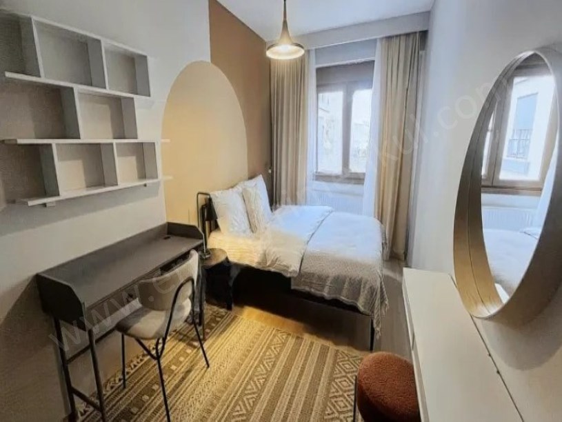 İSTANBUL KADIKÖY SAHRAYI CEDİTDE SATILIK ARA KAT 3+1 DAİRE