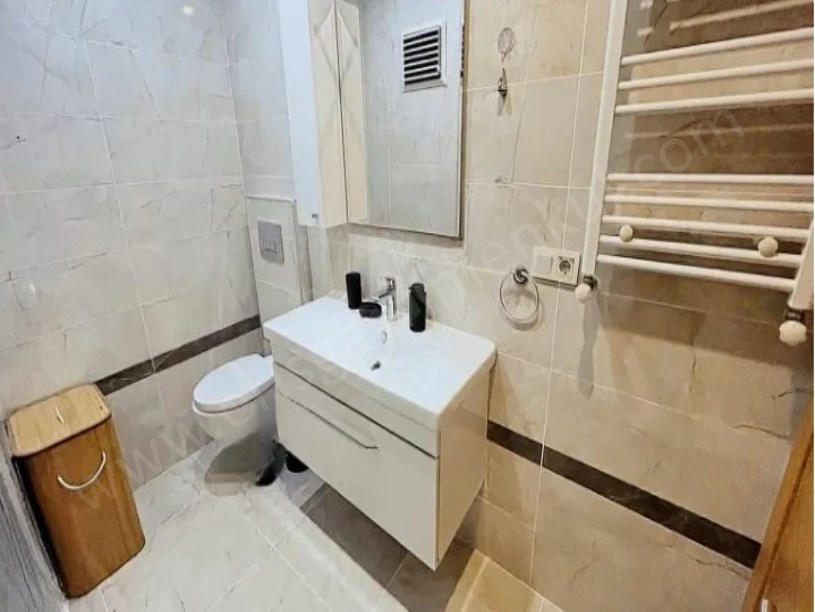 İSTANBUL KADIKÖY SAHRAYI CEDİTDE SATILIK ARA KAT 3+1 DAİRE