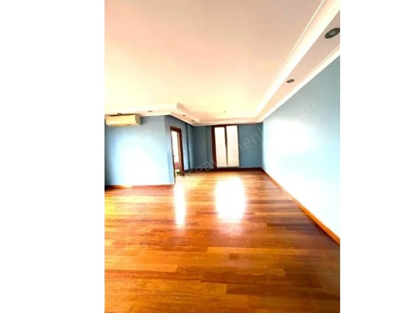 KOZYATAĞI PRESTİLİ HAVUZLU SİTEDE 4+1 EMSALSİZ FIRSAT DAİRE