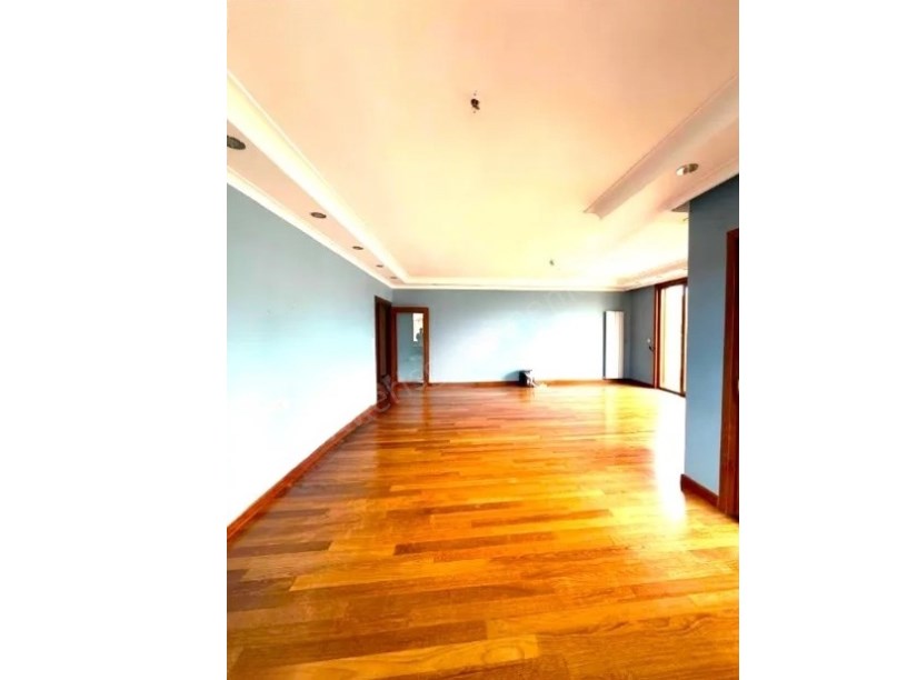 KOZYATAĞI PRESTİLİ HAVUZLU SİTEDE 4+1 EMSALSİZ FIRSAT DAİRE