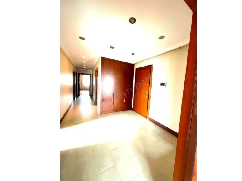 KOZYATAĞI PRESTİLİ HAVUZLU SİTEDE 4+1 EMSALSİZ FIRSAT DAİRE
