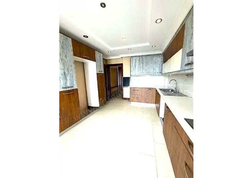 KOZYATAĞI PRESTİLİ HAVUZLU SİTEDE 4+1 EMSALSİZ FIRSAT DAİRE