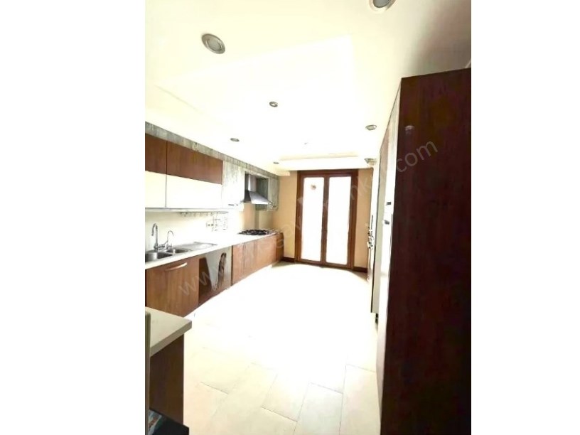 KOZYATAĞI PRESTİLİ HAVUZLU SİTEDE 4+1 EMSALSİZ FIRSAT DAİRE