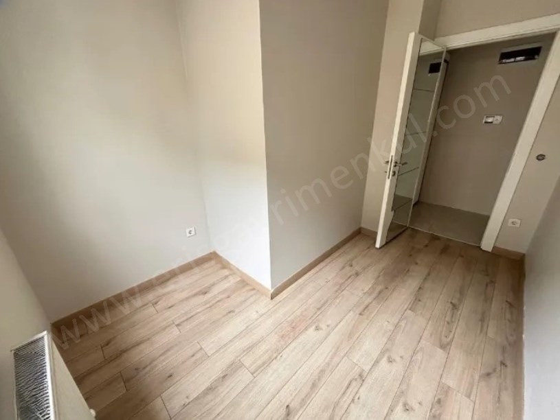 İSTANBUL KADIKÖY SUADİYEDE SATILIK 6 YILLIK İSKANLI BALKONLU TAŞINMAYA HAZIR 2+1