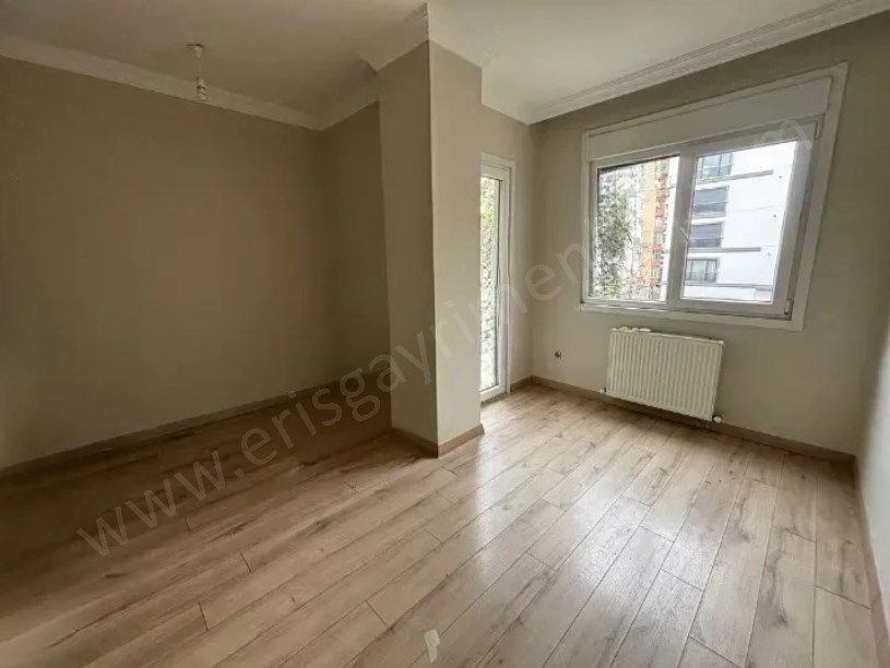 İSTANBUL KADIKÖY SUADİYEDE SATILIK 6 YILLIK İSKANLI BALKONLU TAŞINMAYA HAZIR 2+1