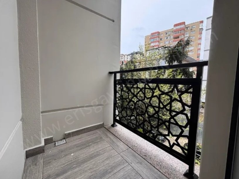 İSTANBUL KADIKÖY SUADİYEDE SATILIK 6 YILLIK İSKANLI BALKONLU TAŞINMAYA HAZIR 2+1