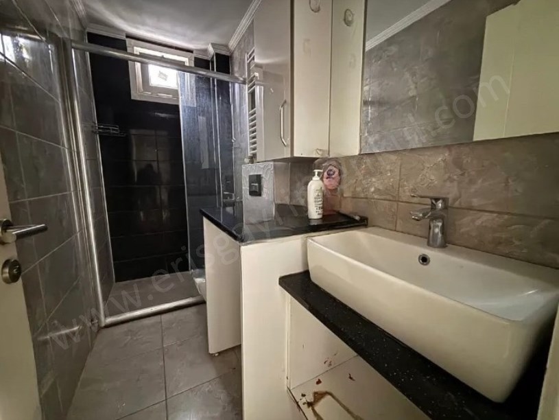 İSTANBUL KADIKÖY SUADİYEDE SATILIK 6 YILLIK İSKANLI BALKONLU TAŞINMAYA HAZIR 2+1