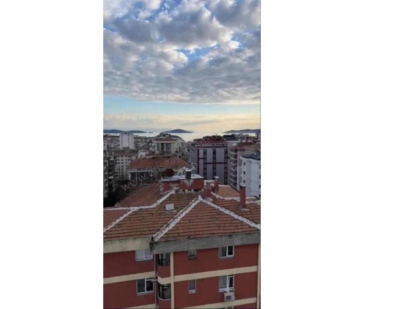İSTANBUL KADIKÖY MERKEZİ KONUMDA METRO,YA MARMARAY,A YÜRÜME MESAFESİNDE