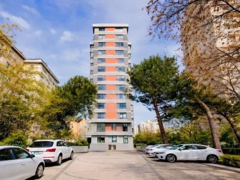 İSTANBUL KADIKÖY KOZYATAĞIINDA, 2 + 1, METROYA VE HASTANEYE YAKIN, YENİ BİNA