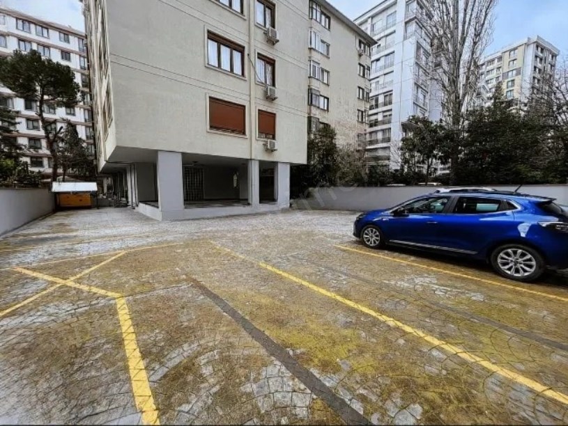 İSTANBUL KADIKÖY Suadiye  Caddeye Yürüyerek 10 Dk, Satılık 3+1