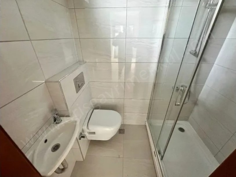 İSTANBUL KADIKÖY SUADİYE  DE 3+1 E.BANYOLU BOŞ SATILIK