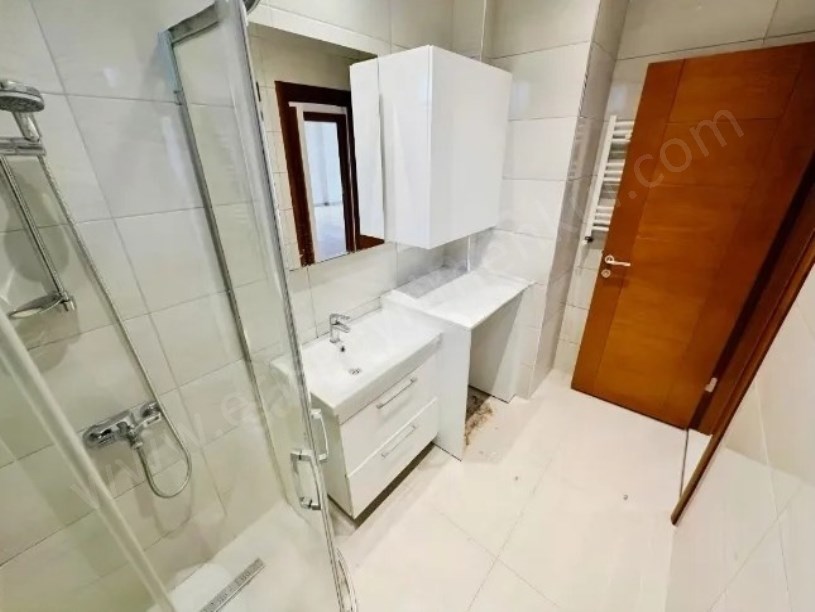 İSTANBUL KADIKÖY SUADİYE  DE 3+1 E.BANYOLU BOŞ SATILIK