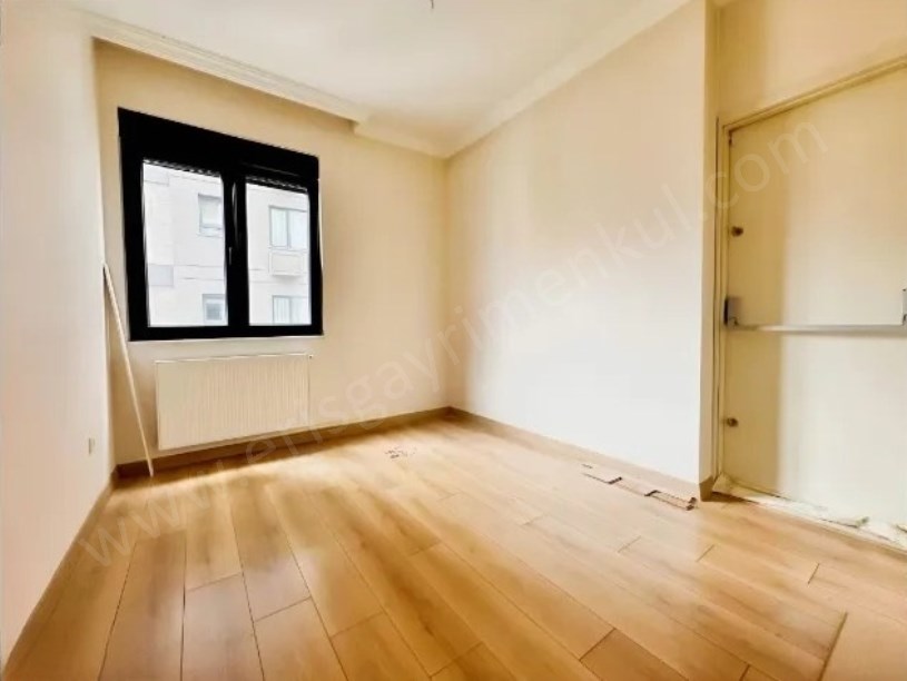 İSTANBUL KADIKÖY SUADİYE  DE 3+1 E.BANYOLU BOŞ SATILIK
