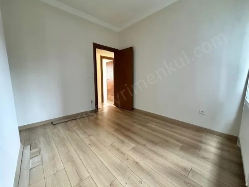İSTANBUL KADIKÖY SUADİYE  DE 3+1 E.BANYOLU BOŞ SATILIK