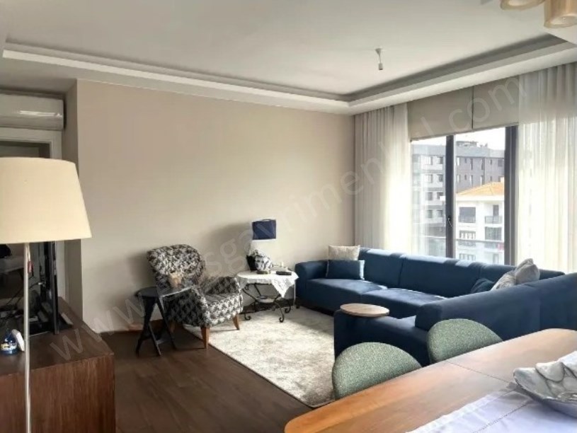 İSTANBUL KADIKÖY 2 YAŞINDA BİNADA GÜVENLİKLİ, OYUN PARKLI 3+1