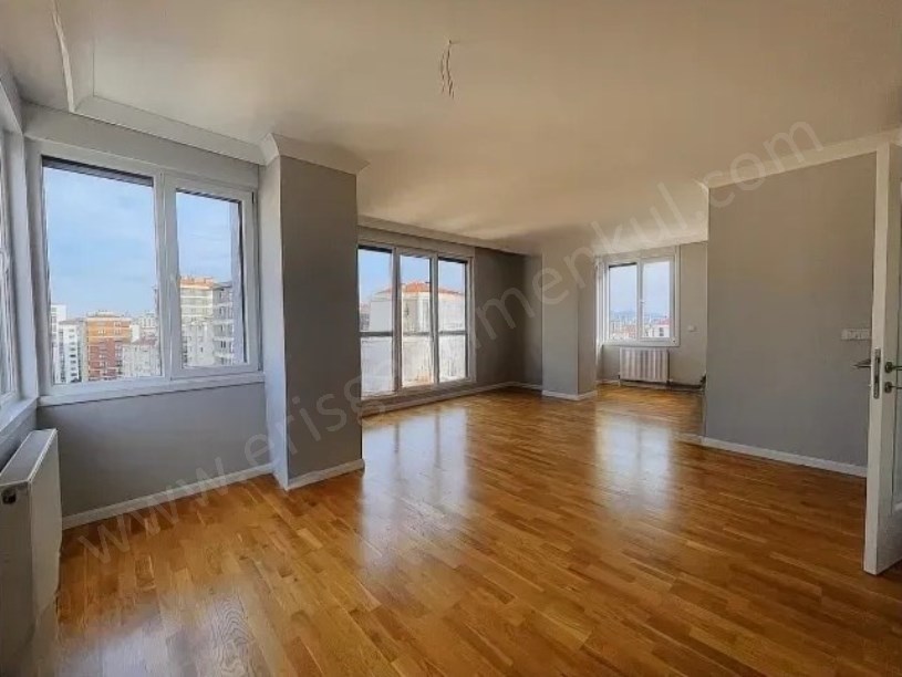 İSTANBUL KADIKÖY CADDEYE YAKIN 3+1 BOŞ DAİRE, TAPU MASRAFI YOKTUR!