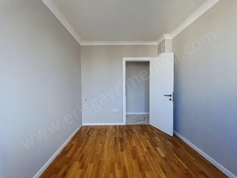 İSTANBUL KADIKÖY CADDEYE YAKIN 3+1 BOŞ DAİRE, TAPU MASRAFI YOKTUR!