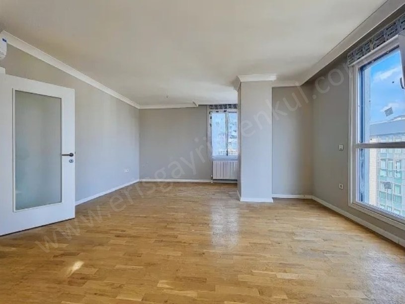 İSTANBUL KADIKÖY CADDEYE YAKIN 3+1 BOŞ DAİRE, TAPU MASRAFI YOKTUR!