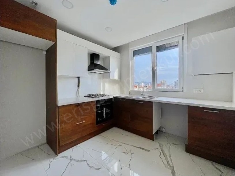 İSTANBUL KADIKÖY CADDEYE YAKIN 3+1 BOŞ DAİRE, TAPU MASRAFI YOKTUR!
