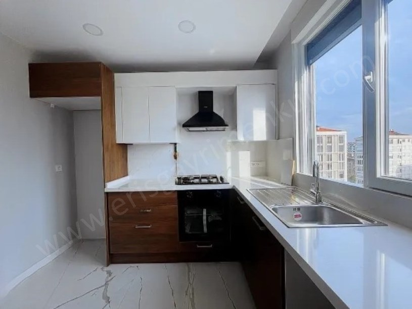 İSTANBUL KADIKÖY CADDEYE YAKIN 3+1 BOŞ DAİRE, TAPU MASRAFI YOKTUR!
