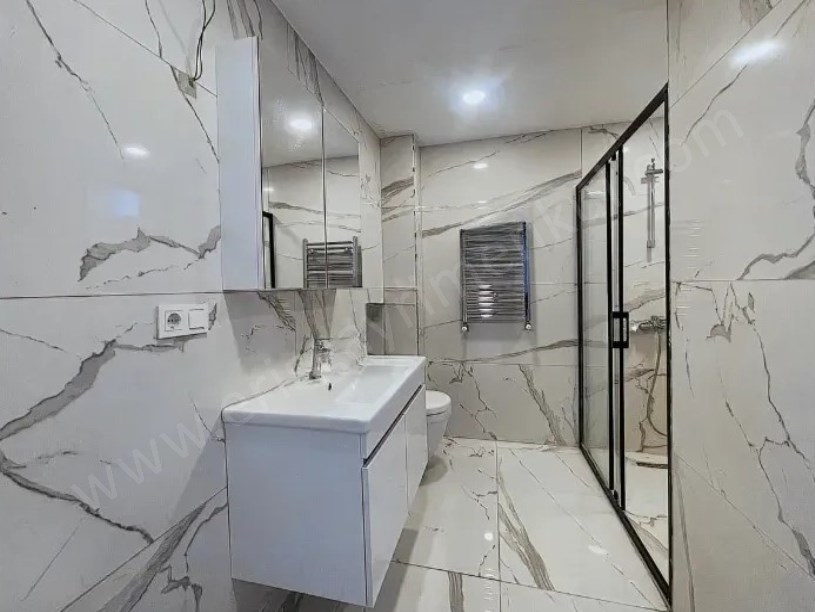 İSTANBUL KADIKÖY CADDEYE YAKIN 3+1 BOŞ DAİRE, TAPU MASRAFI YOKTUR!