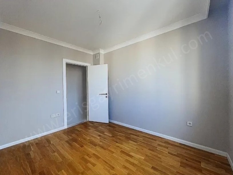 İSTANBUL KADIKÖY CADDEYE YAKIN 3+1 BOŞ DAİRE, TAPU MASRAFI YOKTUR!