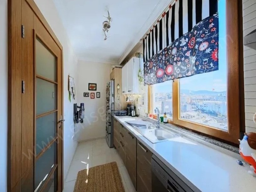 İSTANBUL KADIKÖY KOZYATAĞI MUHTEŞEM KONUM BUTİK BİNA SATILIK 2+1 DAİRE