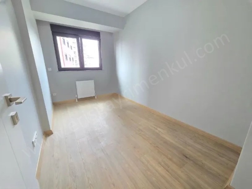 İSTANBUL KADIKÖY Havuzlu, Güvenlikli Sitede, Balkonlu, 2 Banyolu, 75 m² Net 2+1