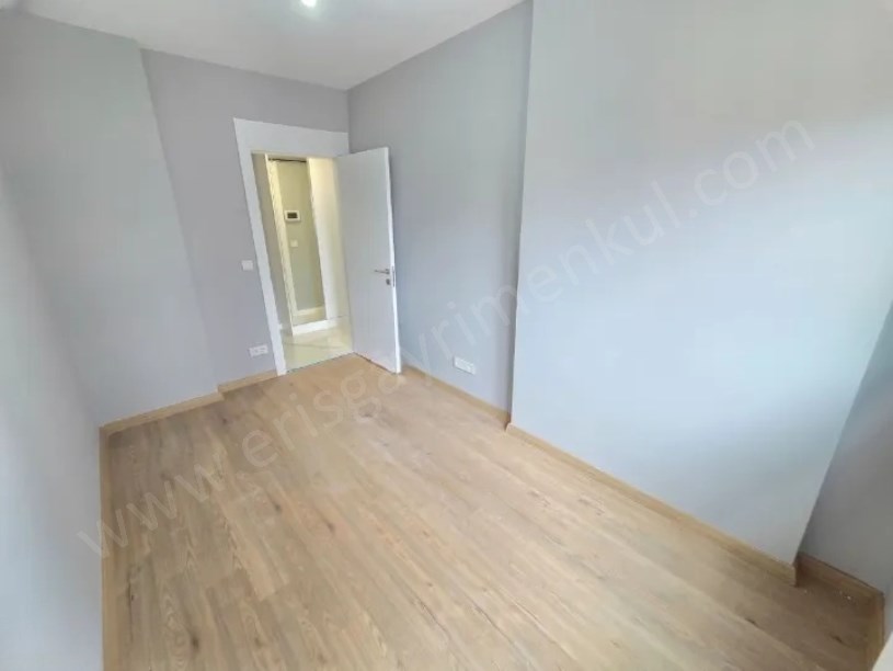 İSTANBUL KADIKÖY Havuzlu, Güvenlikli Sitede, Balkonlu, 2 Banyolu, 75 m² Net 2+1