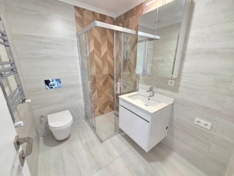 İSTANBUL KADIKÖY Havuzlu, Güvenlikli Sitede, Balkonlu, 2 Banyolu, 75 m² Net 2+1