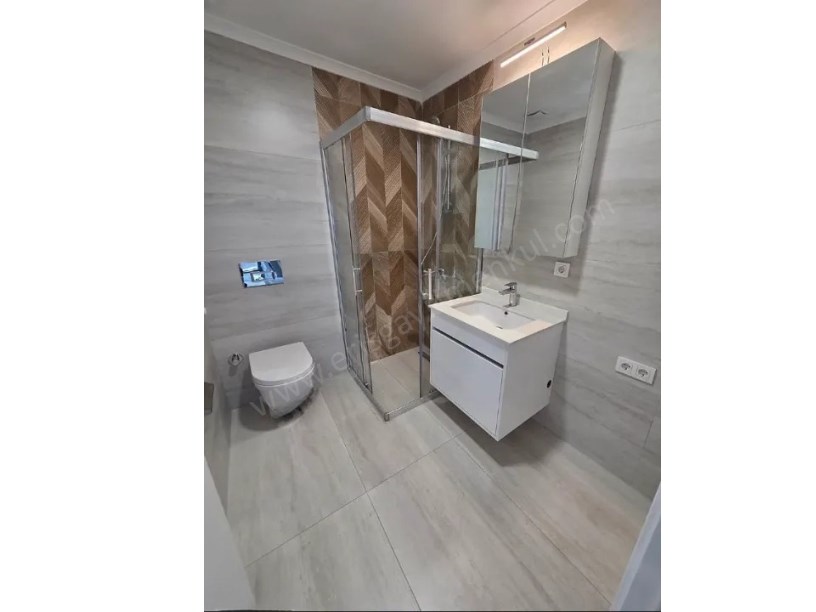 İSTANBUL KADIKÖY Havuzlu, Güvenlikli Sitede, Balkonlu, 2 Banyolu, 75 m² Net 2+1