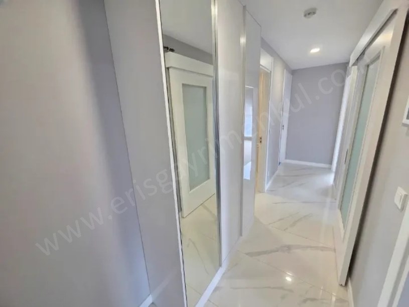 İSTANBUL KADIKÖY Havuzlu, Güvenlikli Sitede, Balkonlu, 2 Banyolu, 75 m² Net 2+1