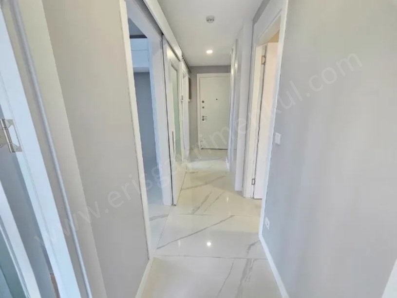 İSTANBUL KADIKÖY Havuzlu, Güvenlikli Sitede, Balkonlu, 2 Banyolu, 75 m² Net 2+1