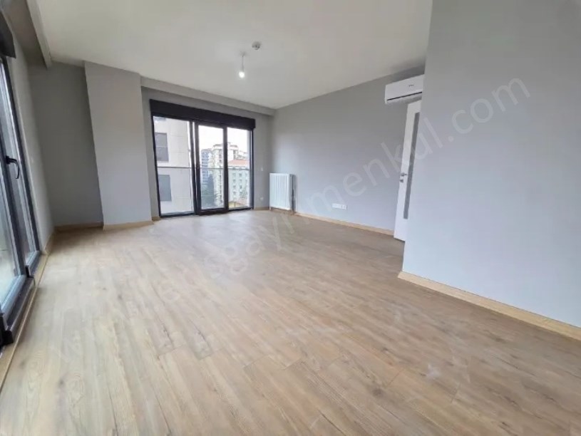 İSTANBUL KADIKÖY Havuzlu, Güvenlikli Sitede, Balkonlu, 2 Banyolu, 75 m² Net 2+1