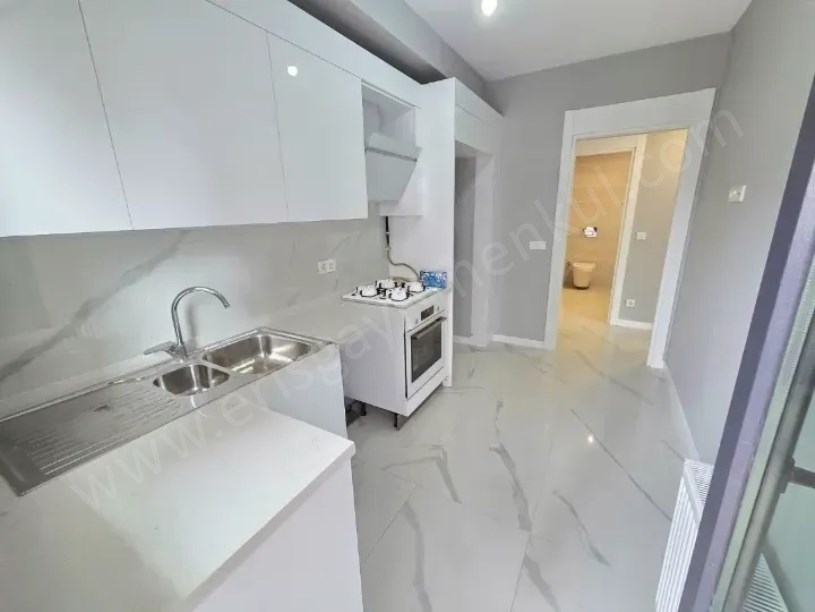 İSTANBUL KADIKÖY Havuzlu, Güvenlikli Sitede, Balkonlu, 2 Banyolu, 75 m² Net 2+1