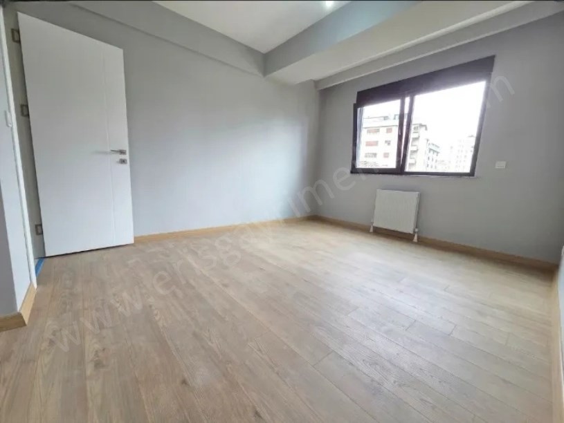İSTANBUL KADIKÖY Havuzlu, Güvenlikli Sitede, Balkonlu, 2 Banyolu, 75 m² Net 2+1