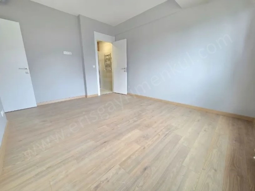 İSTANBUL KADIKÖY Havuzlu, Güvenlikli Sitede, Balkonlu, 2 Banyolu, 75 m² Net 2+1