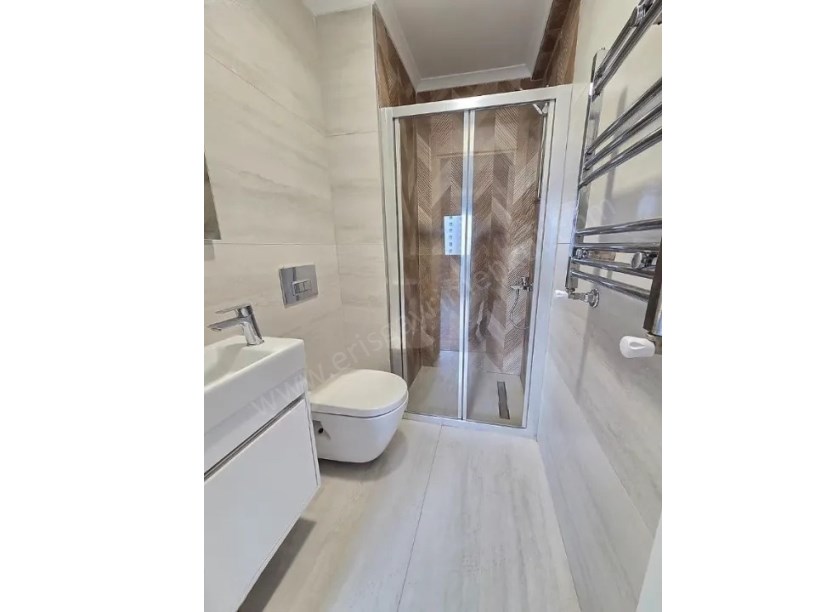 İSTANBUL KADIKÖY Havuzlu, Güvenlikli Sitede, Balkonlu, 2 Banyolu, 75 m² Net 2+1