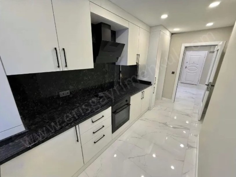 İSTANBUL KADIKÖY Caddebostanda Bağdat Caddesi Yakını, Balkonlu 3+1 Lüks Daire