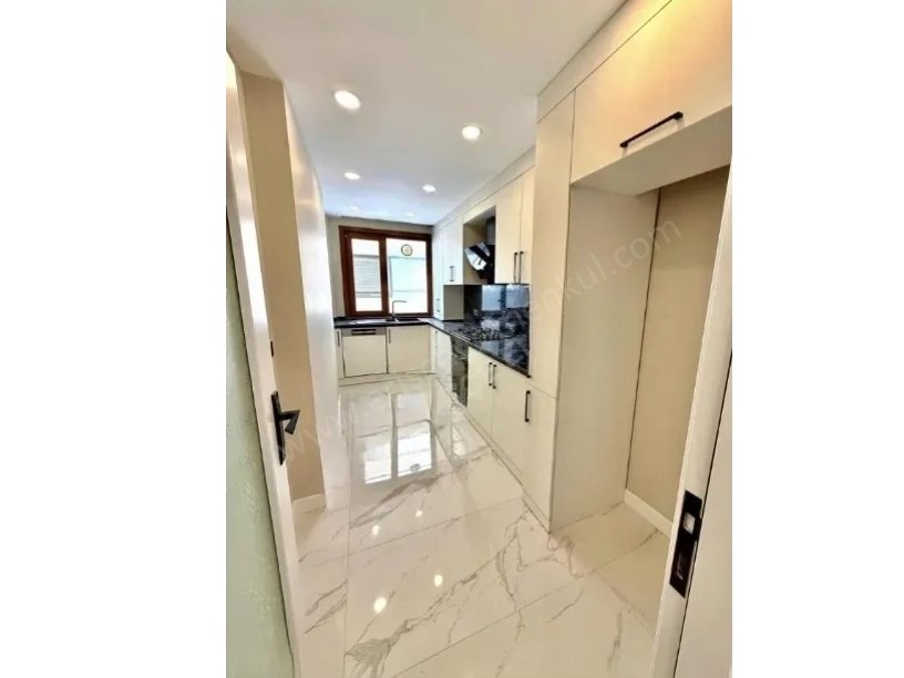 İSTANBUL KADIKÖY Caddebostanda Bağdat Caddesi Yakını, Balkonlu 3+1 Lüks Daire