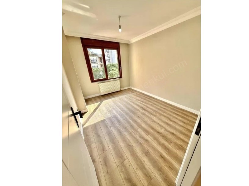 İSTANBUL KADIKÖY Caddebostanda Bağdat Caddesi Yakını, Balkonlu 3+1 Lüks Daire