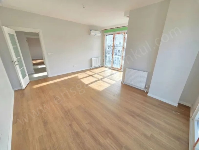 ŞENESENEVLERDE METROYA VE MİNİBÜSE CAD.NE YAKIN 3+1 DAİRE