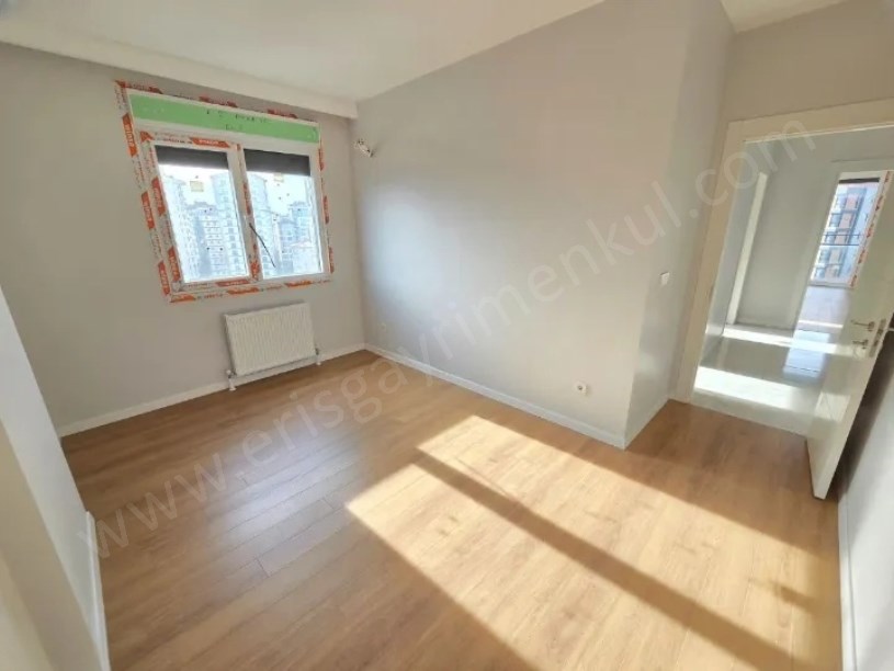 ŞENESENEVLERDE METROYA VE MİNİBÜSE CAD.NE YAKIN 3+1 DAİRE